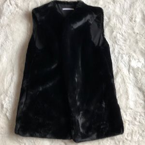 💕🎉Host Pick!🎉💕T Tahari Vest